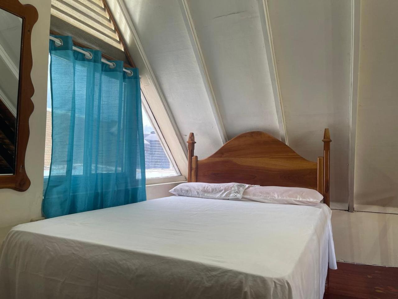 Oceanfront Condo W/ Free Parking + High Speed Wifi Negril Ngoại thất bức ảnh