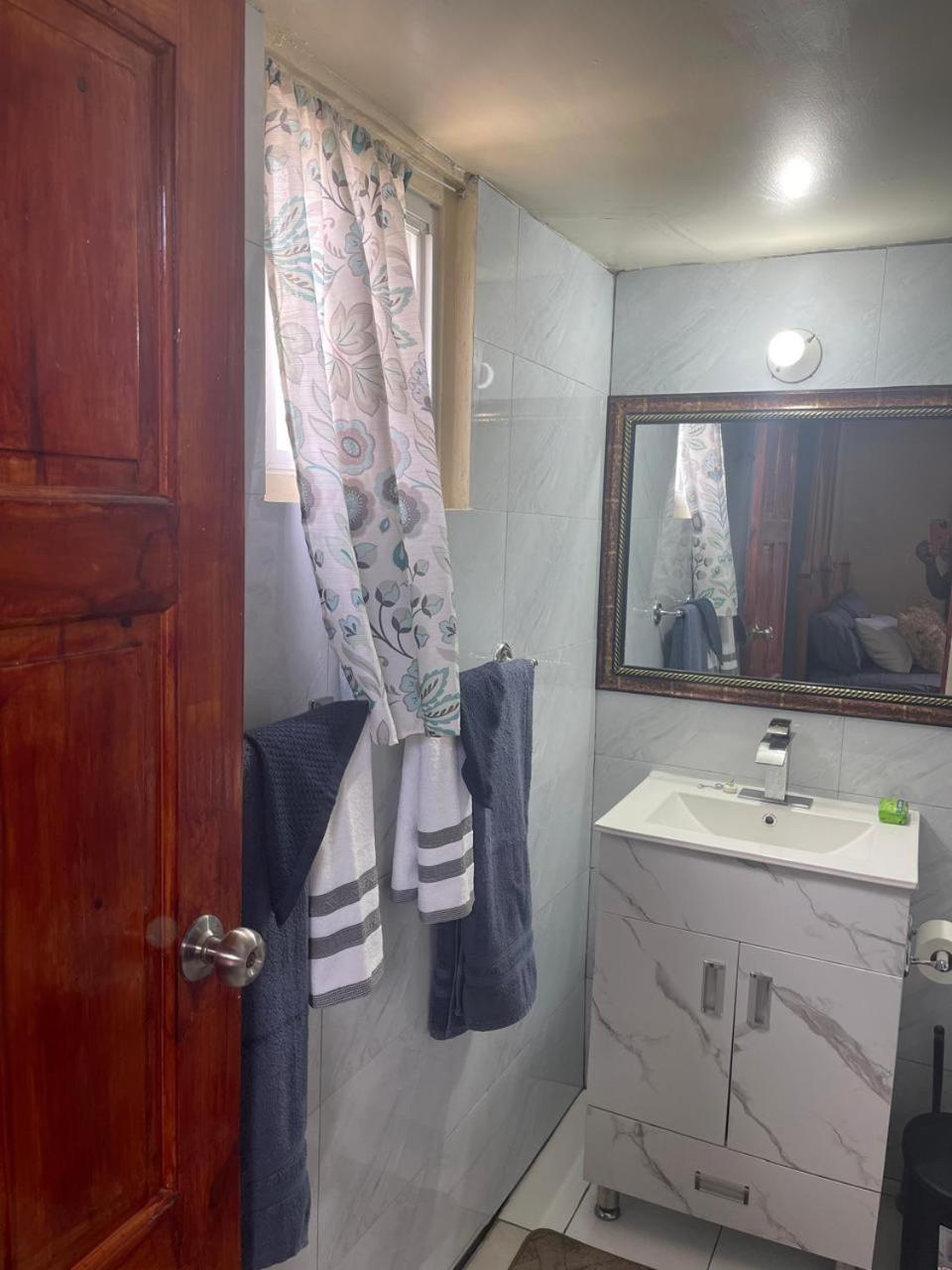 Oceanfront Condo W/ Free Parking + High Speed Wifi Negril Ngoại thất bức ảnh